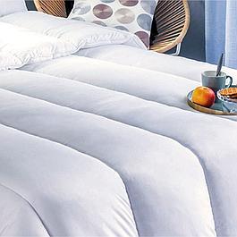 Couette 260 x 240 cm enveloppe 100 % polyester microfibre