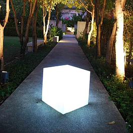 Cube lumineux filaire pour extérieur