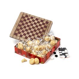 Boîte jeux dames échecs et mini macarons aux amandes